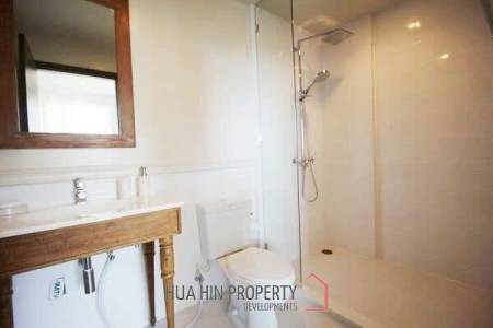 Beautiful 1 Bed Condo at Autumn