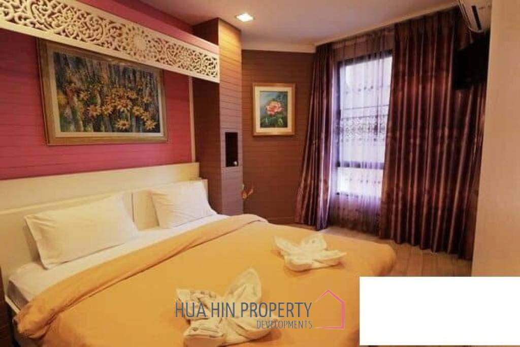 1 Bed Condo with Pool View at Marrakesh