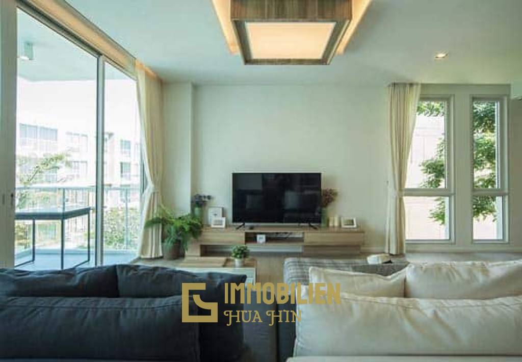 2 Bed Luxurious Condo at Wan Vayla