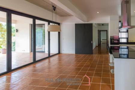 2 Bed Condo in Khao Takiab
