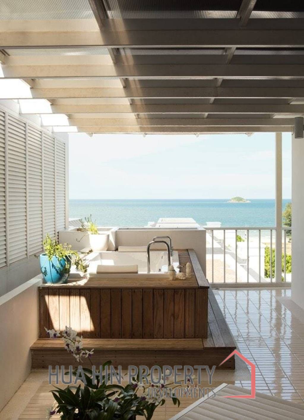 Luxury 2 Bed Penthouse Beachfront Condo