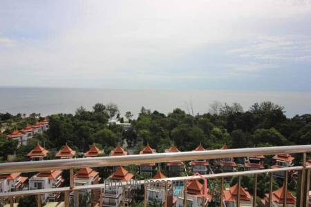 4 Bed Luxury Penthouse condo at Boathouse