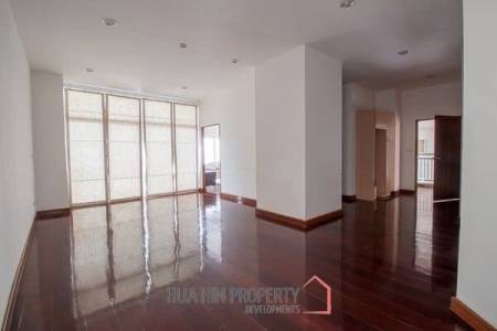 4 Bed Beachfront Condo