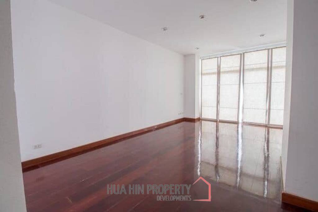 4 Bed Beachfront Condo
