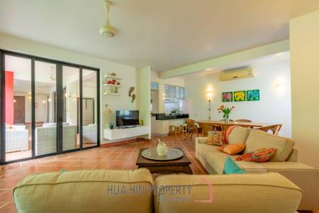 Beautiful 2 Bedroom Condo Near The Beach