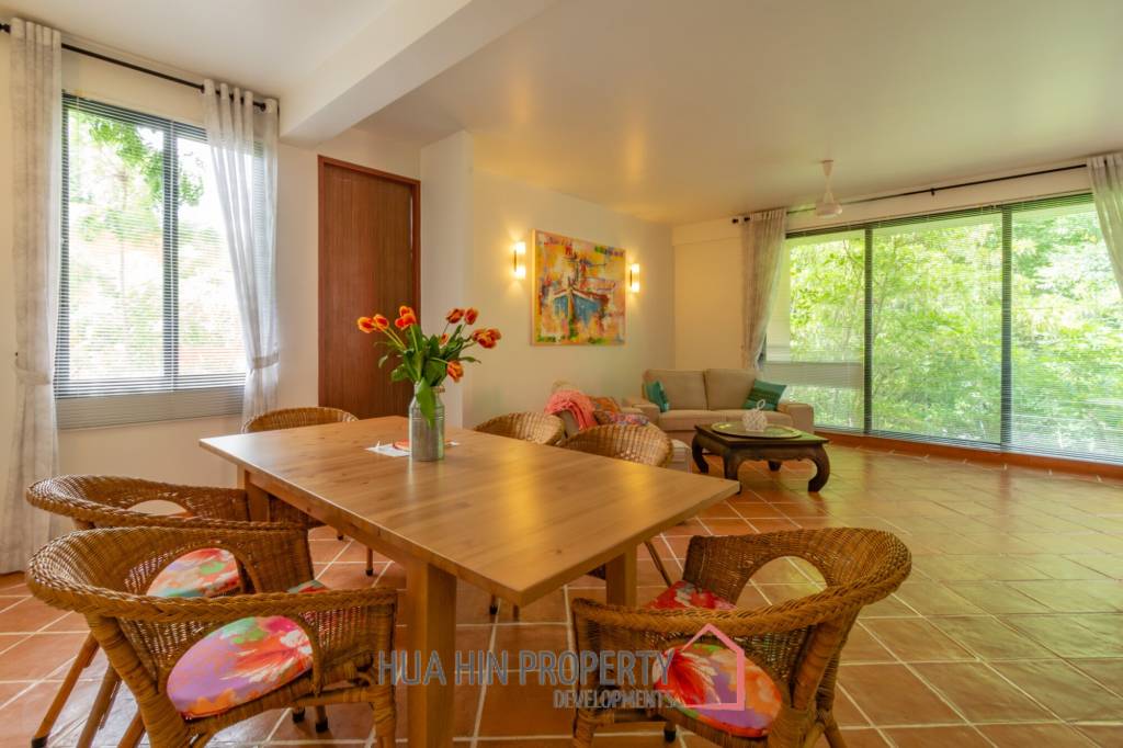 Beautiful 2 Bedroom Condo Near The Beach