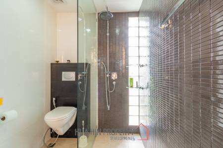 Beautiful 2 Bedroom Condo Near The Beach