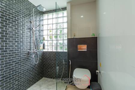 Beautiful 2 Bedroom Condo Near The Beach