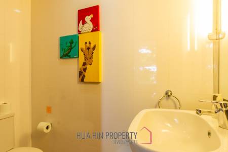 Beautiful 2 Bedroom Condo Near The Beach