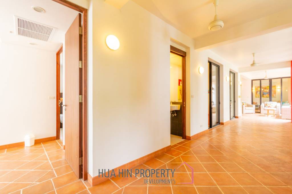 Beautiful 2 Bedroom Condo Near The Beach