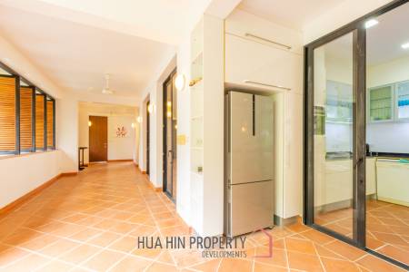 Beautiful 2 Bedroom Condo Near The Beach