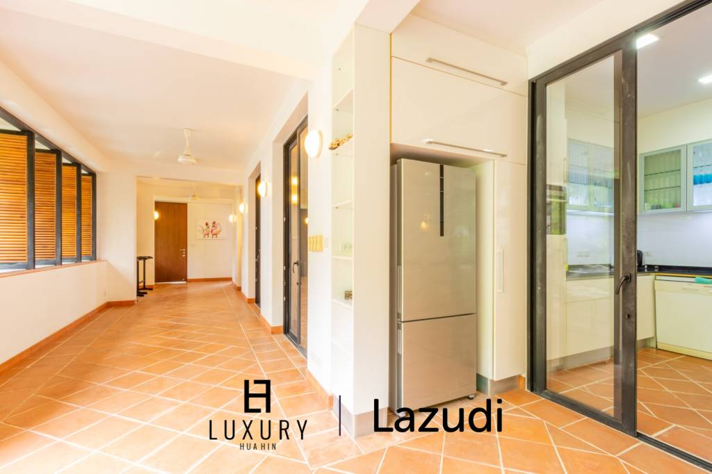 Beautiful 2 Bedroom Condo Near The Beach