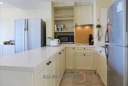 Top Floor 2 Bedroom Condo In Prime Location