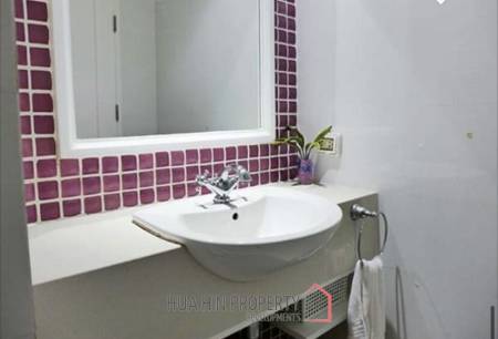 Top Floor 2 Bedroom Condo In Prime Location