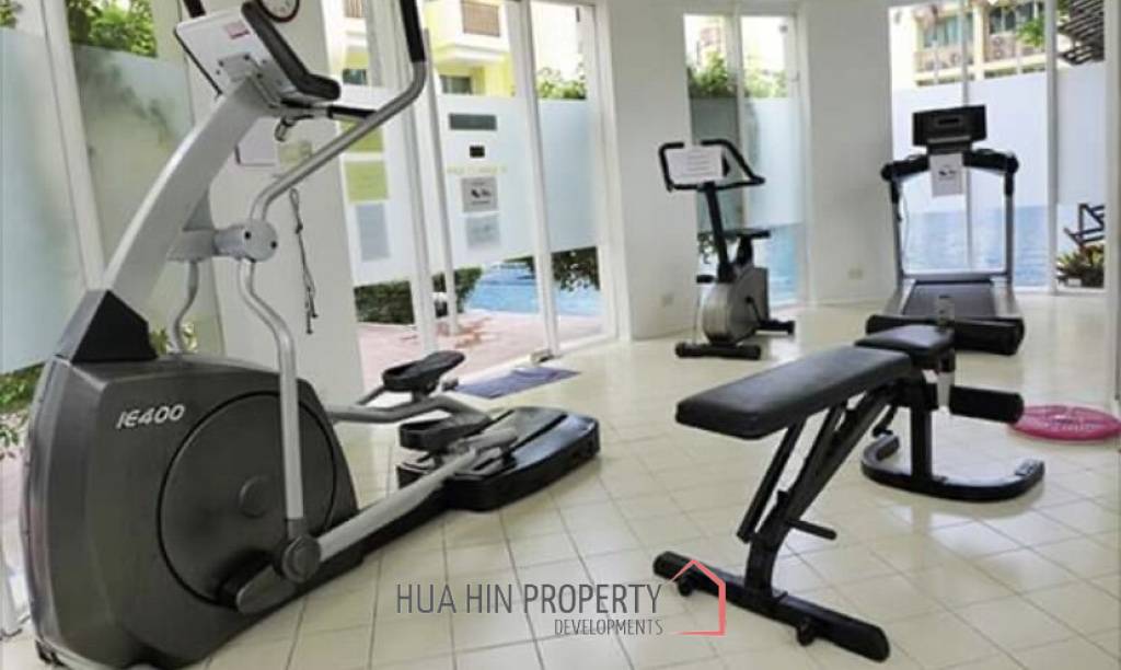 Top Floor 2 Bedroom Condo In Prime Location