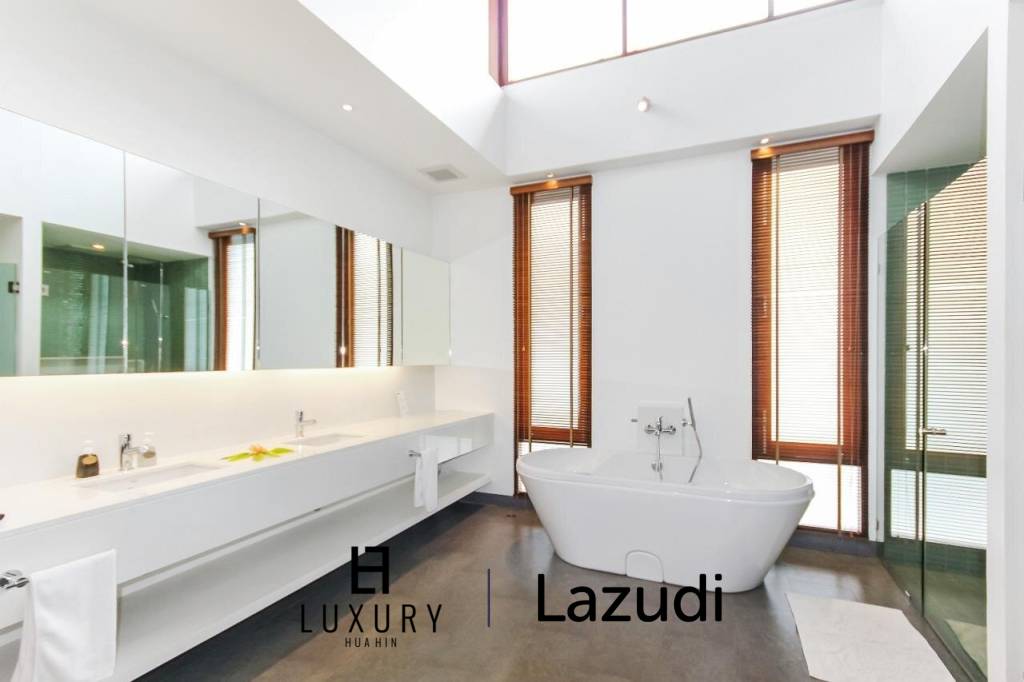 Beautiful 3 Bed Sea View Pool Villa at Pranalux - Paknampran