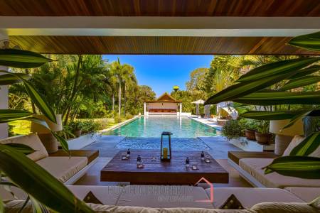 Beautiful Designed 5 Bedroom Bali Residence Close To Town and Beaches