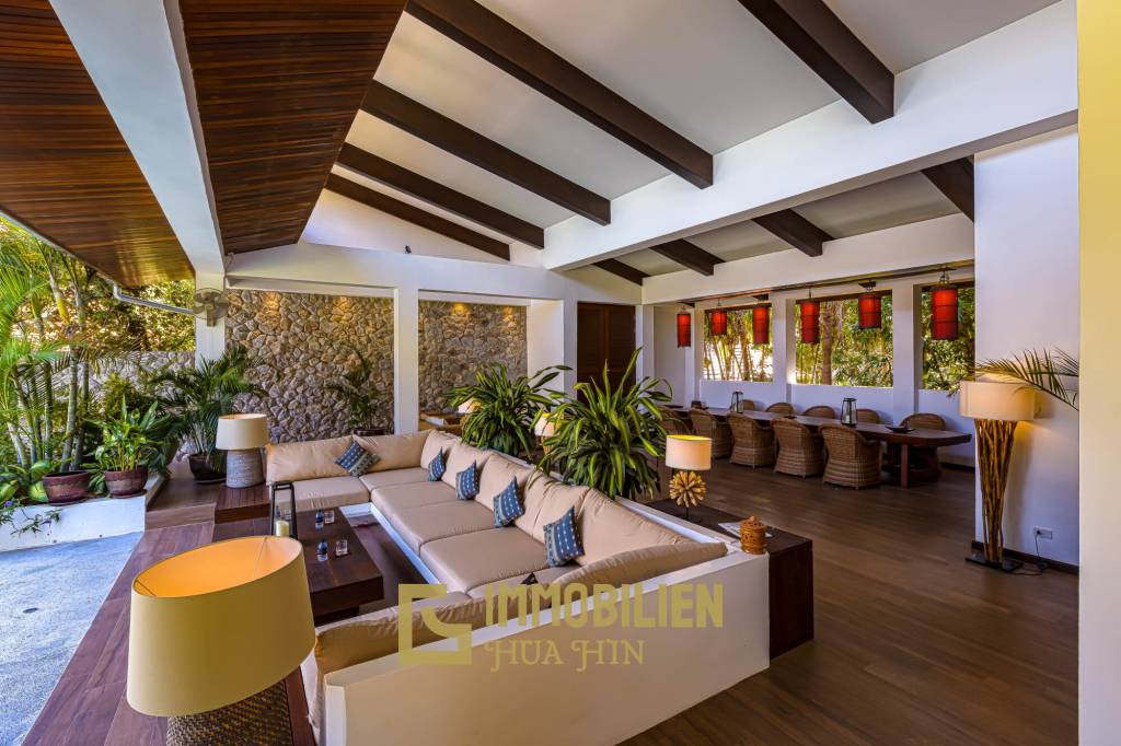 Wunderschön gestaltete. 5 Schlafzimmer Bali Residenz in der Nähe der Stadt und der Strände.