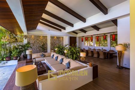 Wunderschön gestaltete. 5 Schlafzimmer Bali Residenz in der Nähe der Stadt und der Strände.