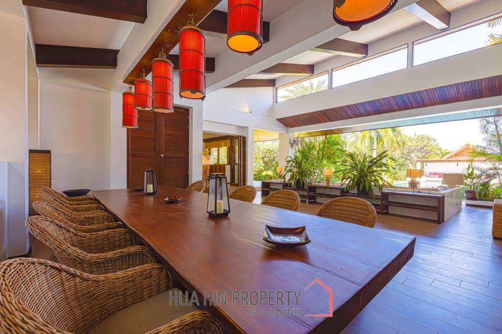 Beautiful Designed 5 Bedroom Bali Residence Close To Town and Beaches