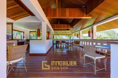 Wunderschön gestaltete. 5 Schlafzimmer Bali Residenz in der Nähe der Stadt und der Strände.