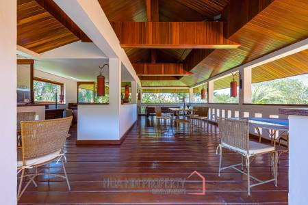 Beautiful Designed 5 Bedroom Bali Residence Close To Town and Beaches