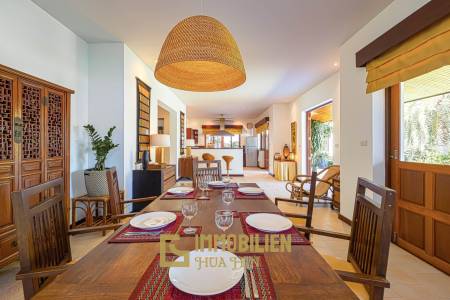 Wunderschön gestaltete. 5 Schlafzimmer Bali Residenz in der Nähe der Stadt und der Strände.