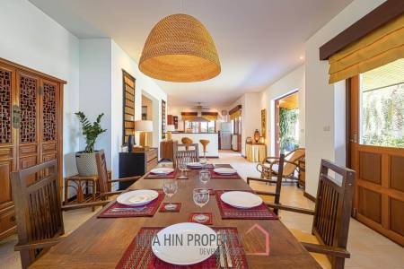 Beautiful Designed 5 Bedroom Bali Residence Close To Town and Beaches