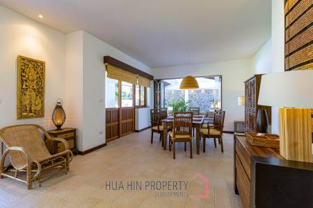 Beautiful Designed 5 Bedroom Bali Residence Close To Town and Beaches