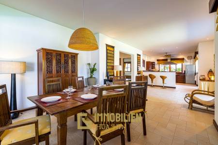 Wunderschön gestaltete. 5 Schlafzimmer Bali Residenz in der Nähe der Stadt und der Strände.