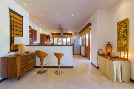 Wunderschön gestaltete. 5 Schlafzimmer Bali Residenz in der Nähe der Stadt und der Strände.