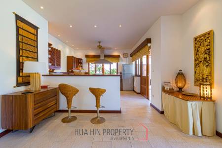 Beautiful Designed 5 Bedroom Bali Residence Close To Town and Beaches