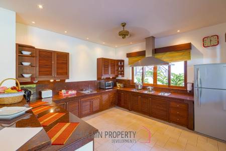Beautiful Designed 5 Bedroom Bali Residence Close To Town and Beaches
