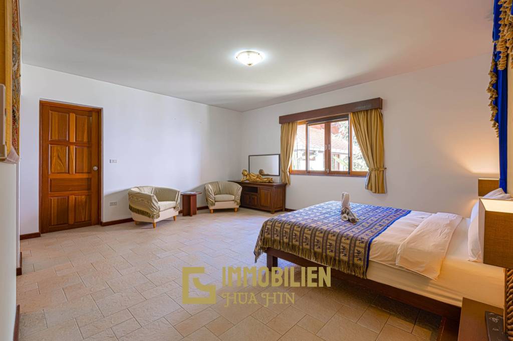Wunderschön gestaltete. 5 Schlafzimmer Bali Residenz in der Nähe der Stadt und der Strände.