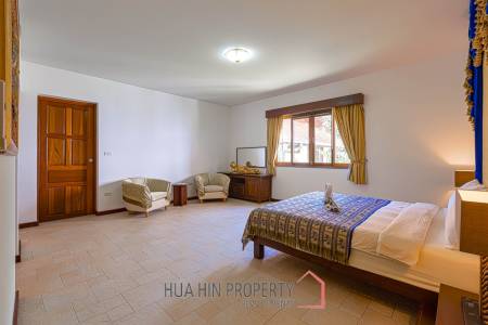 Beautiful Designed 5 Bedroom Bali Residence Close To Town and Beaches