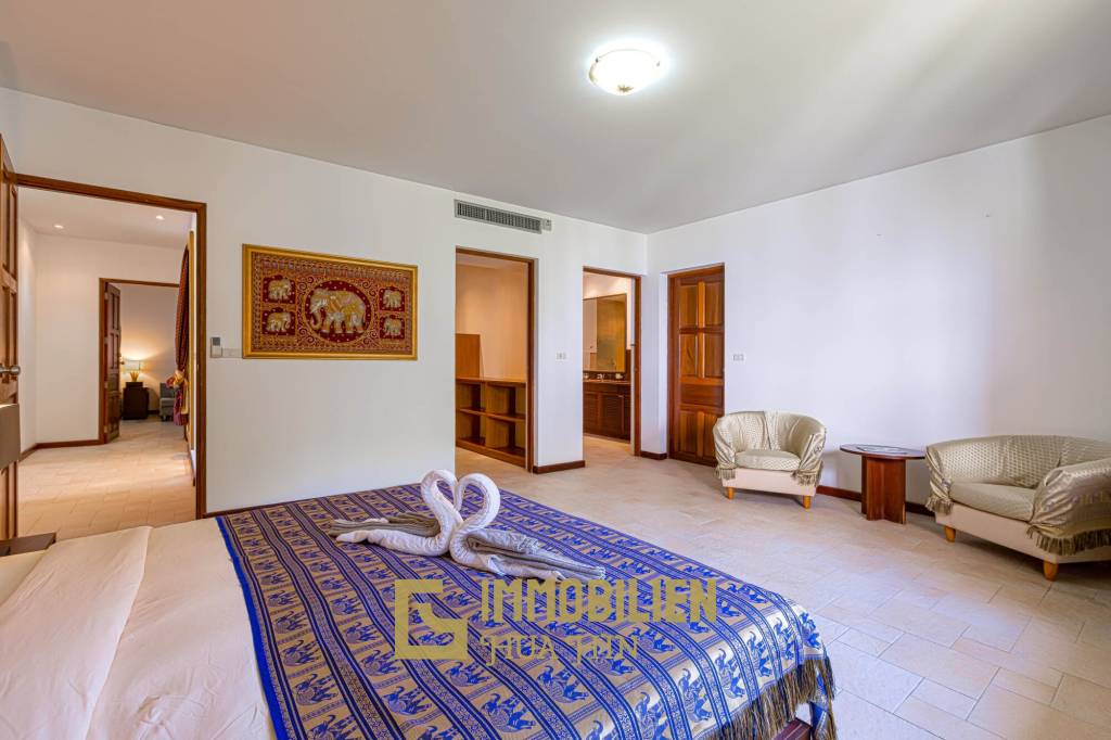 Wunderschön gestaltete. 5 Schlafzimmer Bali Residenz in der Nähe der Stadt und der Strände.