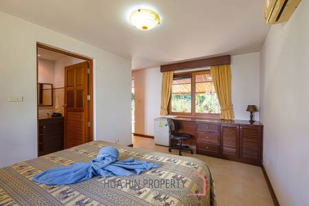 Beautiful Designed 5 Bedroom Bali Residence Close To Town and Beaches