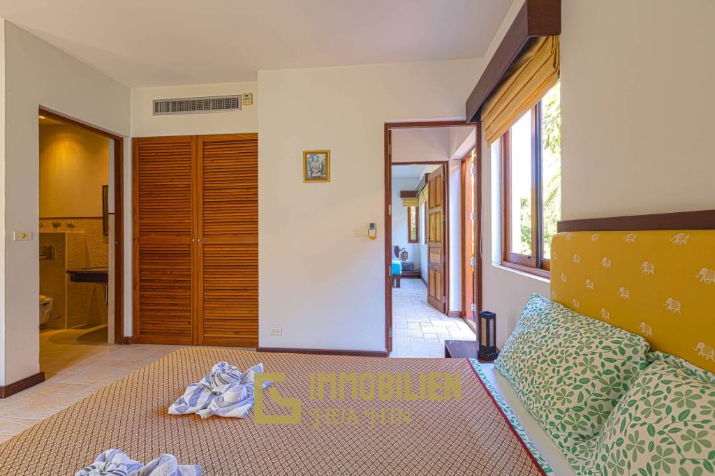 Wunderschön gestaltete. 5 Schlafzimmer Bali Residenz in der Nähe der Stadt und der Strände.