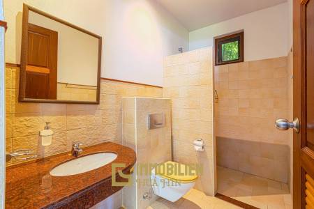 Wunderschön gestaltete. 5 Schlafzimmer Bali Residenz in der Nähe der Stadt und der Strände.