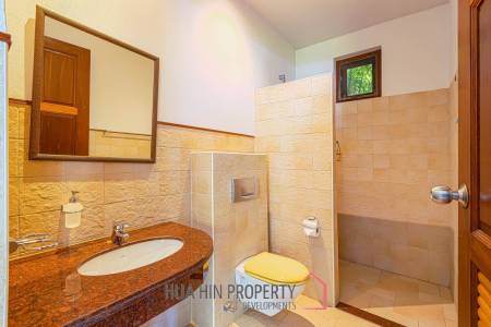 Beautiful Designed 5 Bedroom Bali Residence Close To Town and Beaches