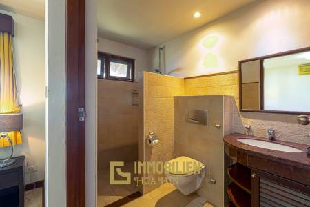 Wunderschön gestaltete. 5 Schlafzimmer Bali Residenz in der Nähe der Stadt und der Strände.