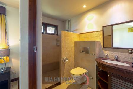Beautiful Designed 5 Bedroom Bali Residence Close To Town and Beaches