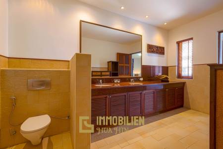 Wunderschön gestaltete. 5 Schlafzimmer Bali Residenz in der Nähe der Stadt und der Strände.