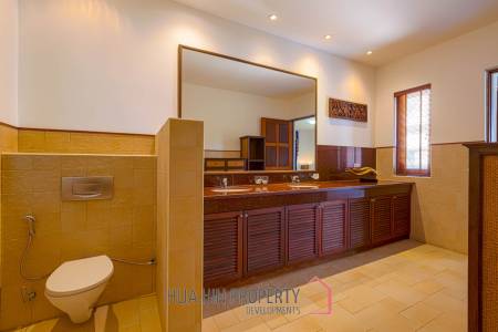 Beautiful Designed 5 Bedroom Bali Residence Close To Town and Beaches