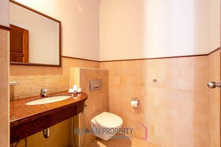 Beautiful Designed 5 Bedroom Bali Residence Close To Town and Beaches