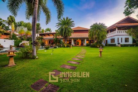 Wunderschön gestaltete. 5 Schlafzimmer Bali Residenz in der Nähe der Stadt und der Strände.