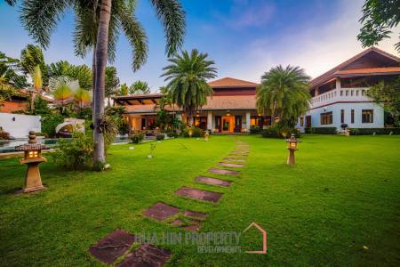 Beautiful Designed 5 Bedroom Bali Residence Close To Town and Beaches