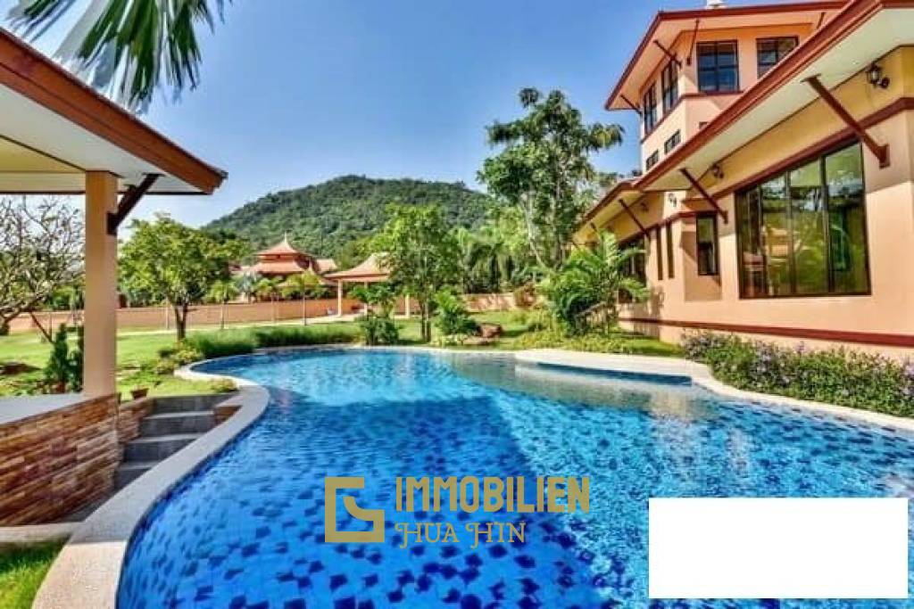 High Quality Bali Style 3 Bed Pool Villa with Panoramic Mountain Views