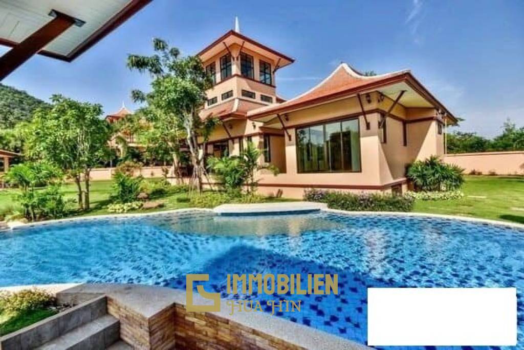 High Quality Bali Style 3 Bed Pool Villa with Panoramic Mountain Views