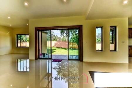 High Quality Bali Style 3 Bed Pool Villa with Panoramic Mountain Views